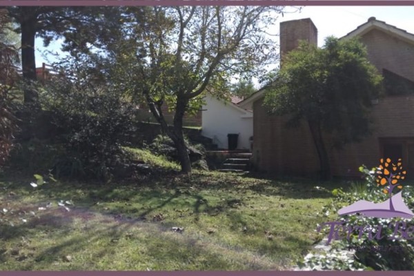 HERMOSA PROPIEDAD CON PARQUE Y PISCINA