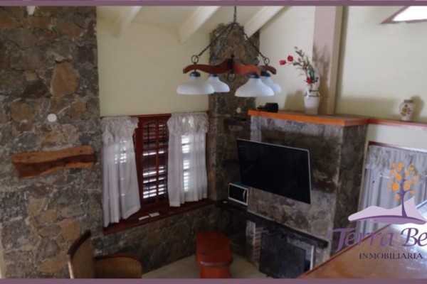 HERMOSA PROPIEDAD CON PARQUE Y PISCINA