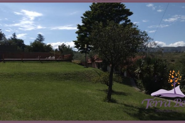 HERMOSA PROPIEDAD CON PARQUE Y PISCINA