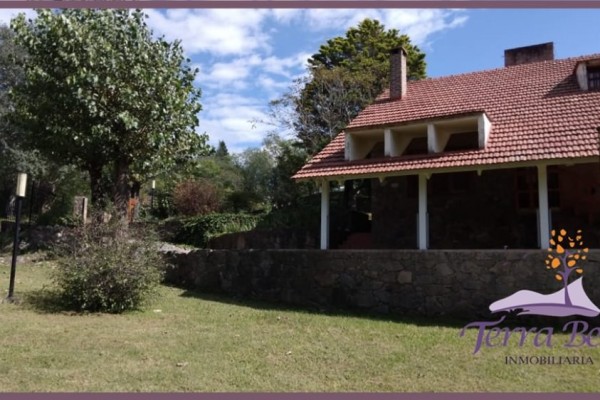 HERMOSA PROPIEDAD CON PARQUE Y PISCINA
