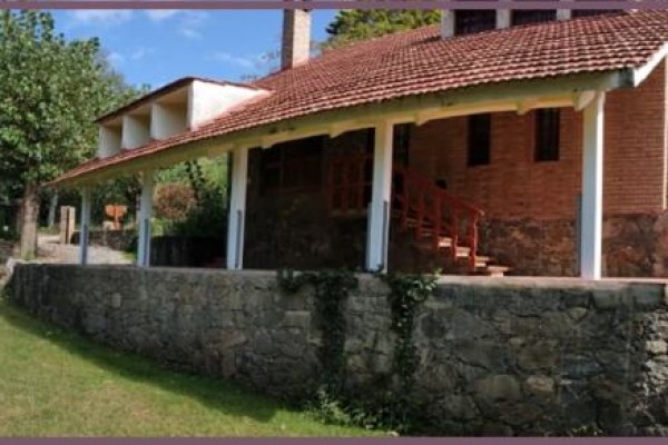 HERMOSA PROPIEDAD CON PARQUE Y PISCINA