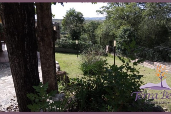 HERMOSA PROPIEDAD CON PARQUE Y PISCINA