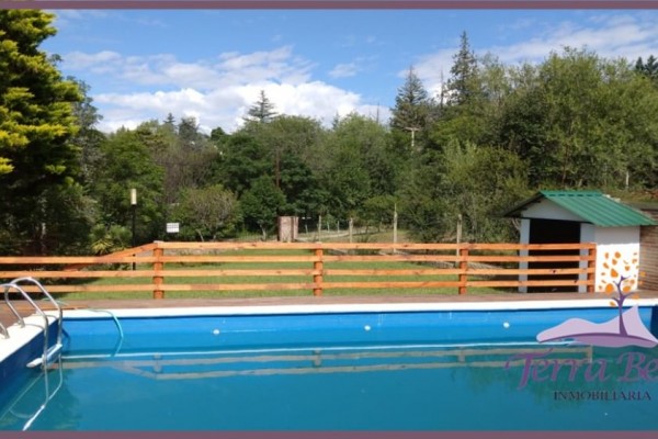 HERMOSA PROPIEDAD CON PARQUE Y PISCINA