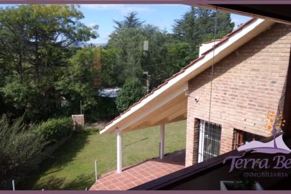 HERMOSA PROPIEDAD CON PARQUE Y PISCINA