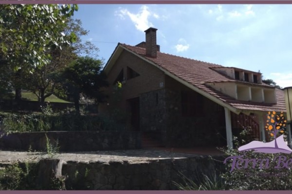 HERMOSA PROPIEDAD CON PARQUE Y PISCINA