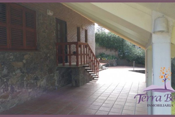 HERMOSA PROPIEDAD CON PARQUE Y PISCINA