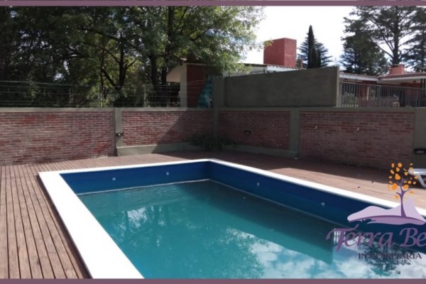 HERMOSA PROPIEDAD CON PARQUE Y PISCINA