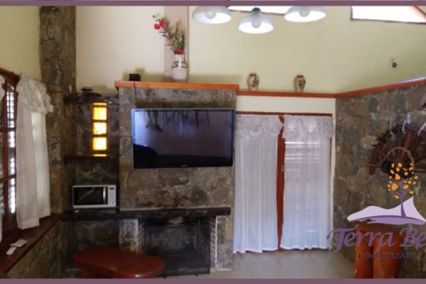 HERMOSA PROPIEDAD CON PARQUE Y PISCINA