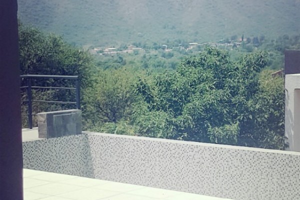 HERMOSA CASA DE CATEGORIA PARA 11 PERSONAS CON PILETA, QUINCHO, VISTA 