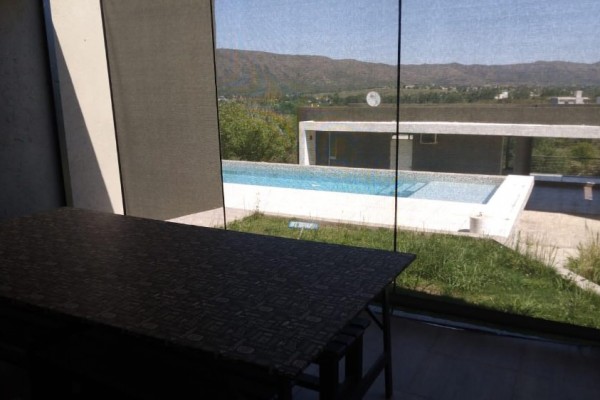 HERMOSA CASA DE CATEGORIA PARA 11 PERSONAS CON PILETA, QUINCHO, VISTA 