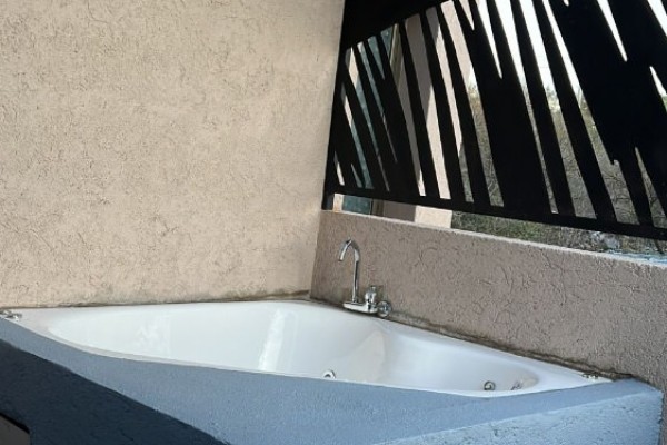 HERMOSO COMPLEJO EN BARRIO CERRADO CON PILETA Y PARRILLA