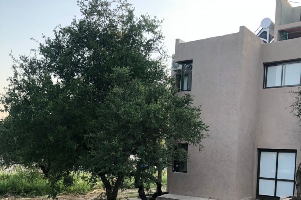 HERMOSO COMPLEJO EN BARRIO CERRADO CON PILETA Y PARRILLA