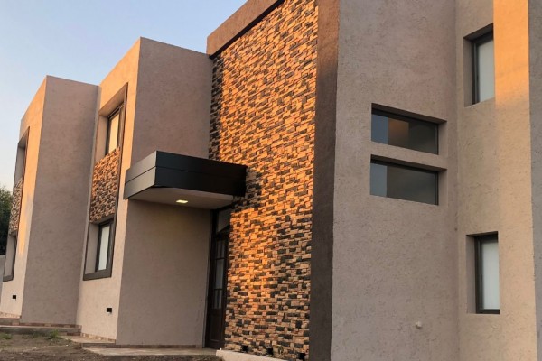 HERMOSO COMPLEJO EN BARRIO CERRADO CON PILETA Y PARRILLA