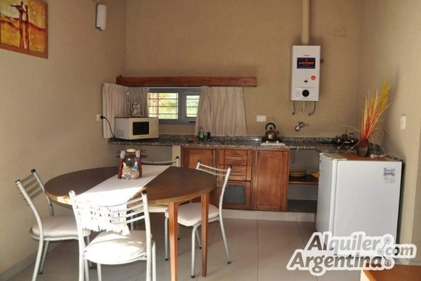 COMPLEJO DE CABAÑAS PARA 2  A 6 PERSONAS CON PISCINA, COCHERA, PARRILLA, PARQUE