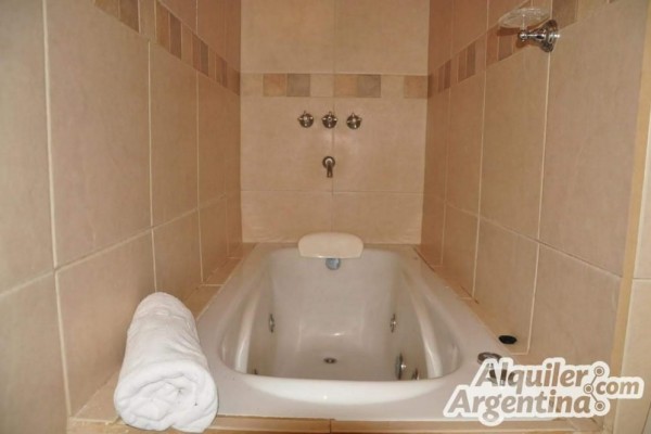 COMPLEJO DE CABAÑAS PARA 2  A 6 PERSONAS CON PISCINA, COCHERA, PARRILLA, PARQUE