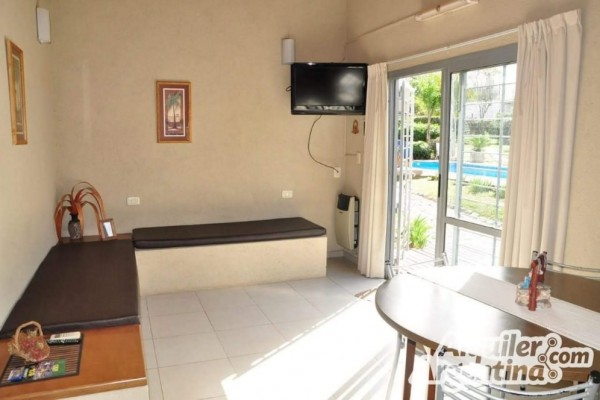 COMPLEJO DE CABAÑAS PARA 2  A 6 PERSONAS CON PISCINA, COCHERA, PARRILLA, PARQUE