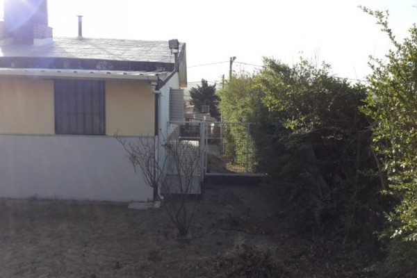 CASA CON PARQUE EN BARRIO SOL Y RIO