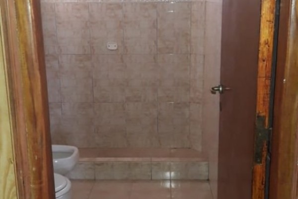 CASA CON PARQUE EN BARRIO SOL Y RIO