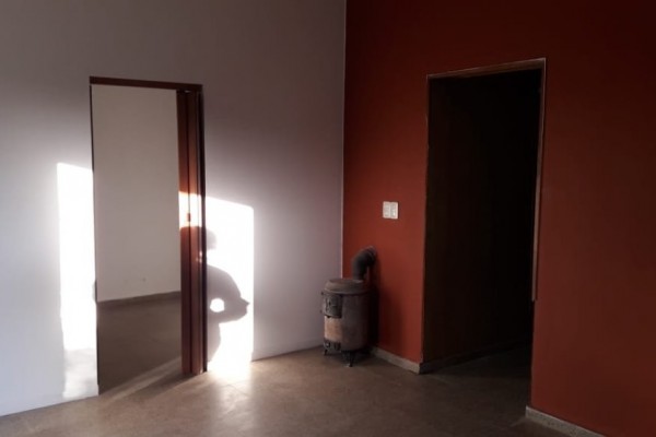 CASA CON PARQUE EN BARRIO SOL Y RIO