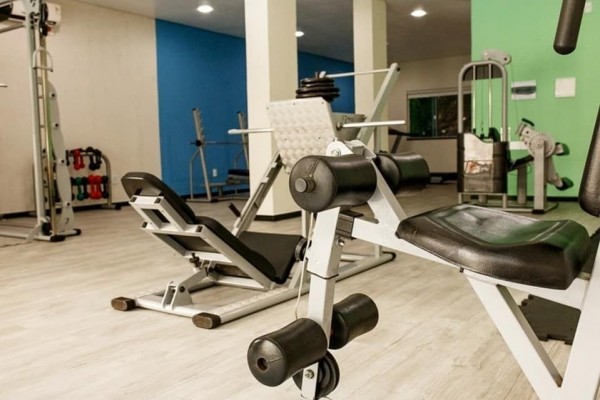 DEPARTAMENTOS EN COMPLEJO CON 3 PISCINAS, UNA CLIMATIZ, SALA DE JUEGOS, GIMNASIO, SAUNA