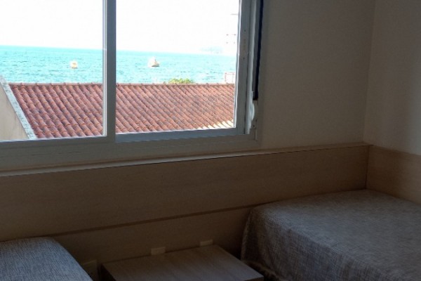 DEPARTAMENTO A METROS DE LA PLAYA!! DOS DORMITORIOS. DOBLE COCHERA