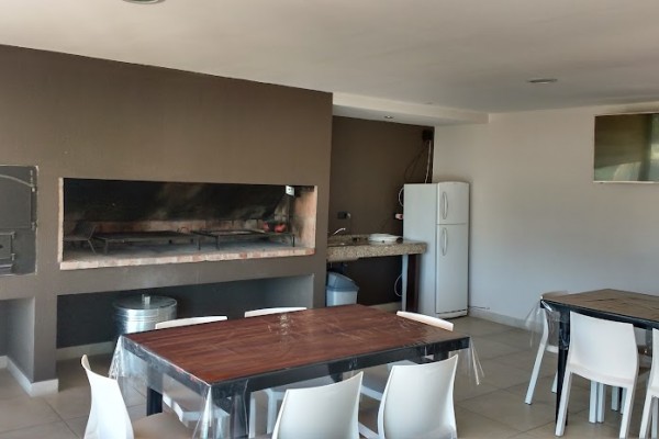 DEPARTAMENTO PARA 6/7 PERSONAS CON PILETA - CENTRICO - COCHERA - EQUIPAMIENTO FULL