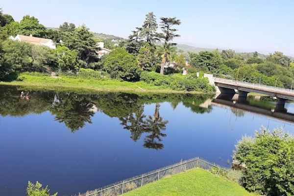 DEPARTAMENTO PARA 6/7 PERSONAS CON PILETA - CENTRICO - COCHERA - EQUIPAMIENTO FULL