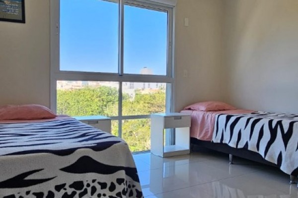 DEPARTAMENTO EN INGLESES PARA 6 PERSONAS