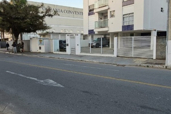 DEPARTAMENTO EN INGLESES PARA 6 PERSONAS