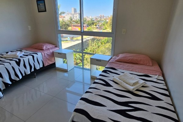 DEPARTAMENTO EN INGLESES PARA 6 PERSONAS