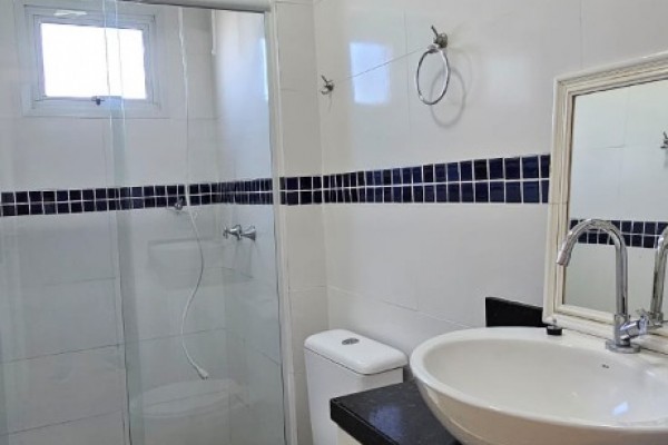 DEPARTAMENTO EN INGLESES PARA 6 PERSONAS