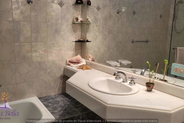 CHALET PARA 6 PERSONAS CON PARQUE - PILETA - COCHERA, A METROS DEL LAGO