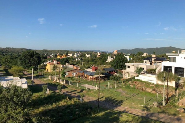 HERMOSA CASA EN BARRIO CERRADO DE MONTAÑA CON PILETA PARA 8 PERSONAS
