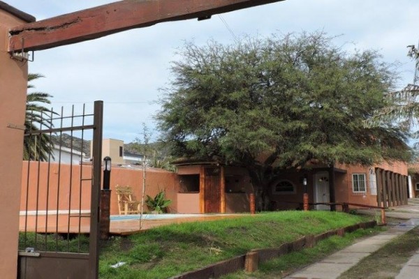 DUPLEX PARA 2 A 6 PERSONAS CON PILETA COMPARTIDA. PARRILLA. COCHERA. EQUIPAMIENTO FULL