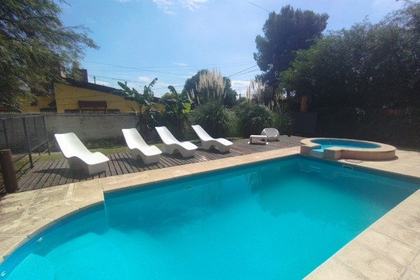 DUPLEX PARA 2 A 6 PERSONAS CON PILETA COMPARTIDA. PARRILLA. COCHERA. EQUIPAMIENTO FULL