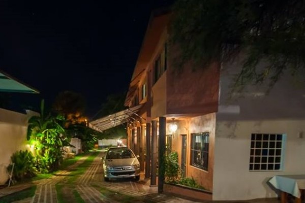 DUPLEX PARA 2 A 6 PERSONAS CON PILETA COMPARTIDA. PARRILLA. COCHERA. EQUIPAMIENTO FULL