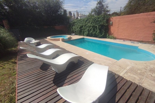 DUPLEX PARA 2 A 6 PERSONAS CON PILETA COMPARTIDA. PARRILLA. COCHERA. EQUIPAMIENTO FULL