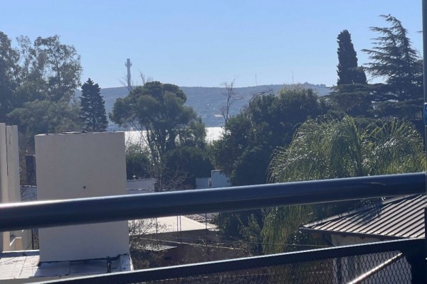 DEPARTAMENTO PARA 4 PERSONAS CON PILETA, COCHERA, QUINCHO A METROS DEL LAGO SAN ROQUE