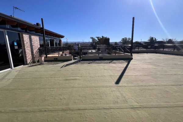 DEPARTAMENTO PARA 4 PERSONAS CON PILETA, COCHERA, QUINCHO A METROS DEL LAGO SAN ROQUE