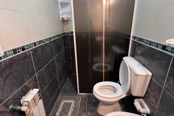 DEPARTAMENTO PARA 4 PERSONAS CON PILETA, COCHERA, QUINCHO A METROS DEL LAGO SAN ROQUE