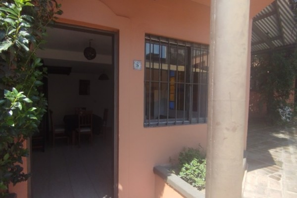 CABAÑA 5: 1 DORMITORIO CON COCHERA Y PARRILLA