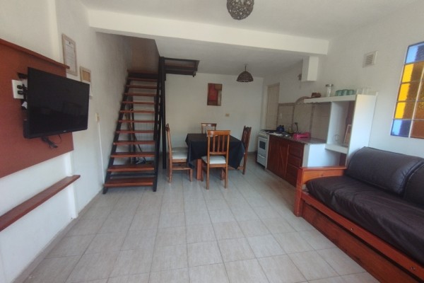 CABAÑA 5: 1 DORMITORIO CON COCHERA Y PARRILLA