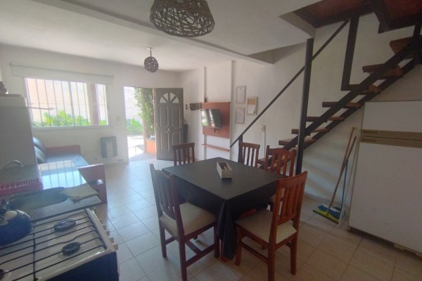 CABAÑA 5: 1 DORMITORIO CON COCHERA Y PARRILLA