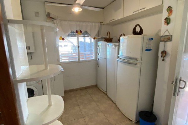 CASA PARA 8/10  SOBRE EL LAGO SAN ROQUE. HERMOSA VISTA. PILETA (COMPARTIDA)