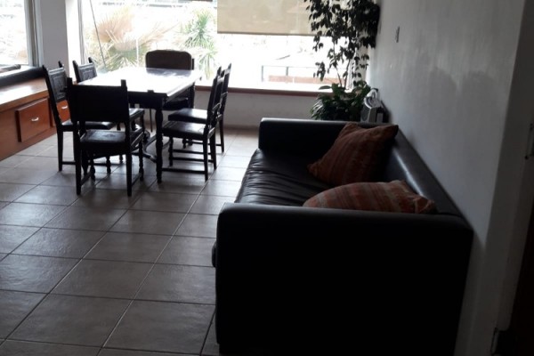 CASA PARA 8/10  SOBRE EL LAGO SAN ROQUE. HERMOSA VISTA. PILETA (COMPARTIDA)