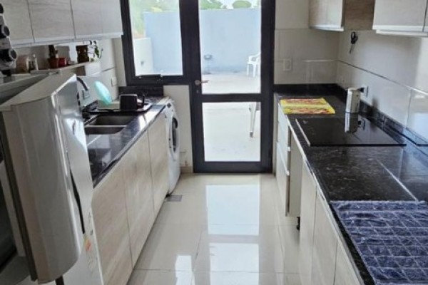 HERMOSO DEPARTAMENTO CON PILETA A METROS DEL LAGO