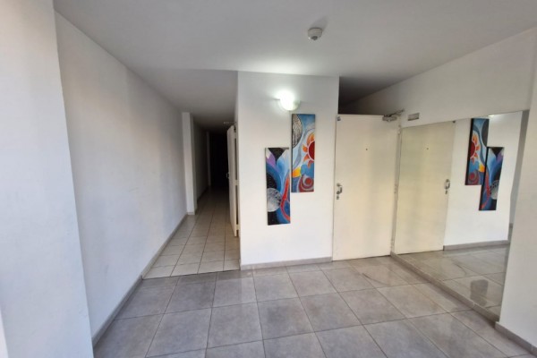 DEPARTAMENTO CENTRICO - UN DORMITORIO CON BALCON-PISCINA-COCHERA