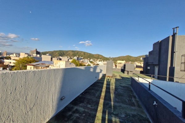 DEPARTAMENTO CENTRICO - UN DORMITORIO CON BALCON-PISCINA-COCHERA