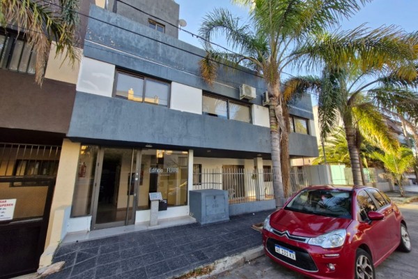 DEPARTAMENTO CENTRICO - UN DORMITORIO CON BALCON-PISCINA-COCHERA