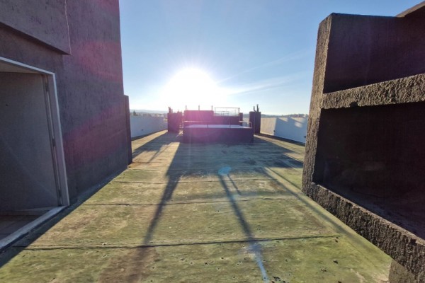 DEPARTAMENTO CENTRICO - UN DORMITORIO CON BALCON-PISCINA-COCHERA